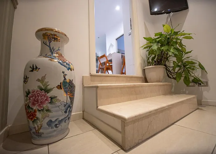 Refuge On Piazza Re Di -holiday Apartment Rom