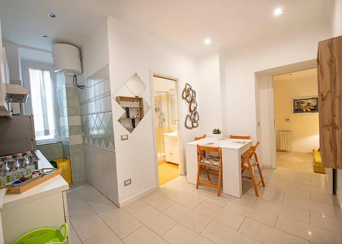 Refuge On Piazza Re Di -holiday Apartment *
