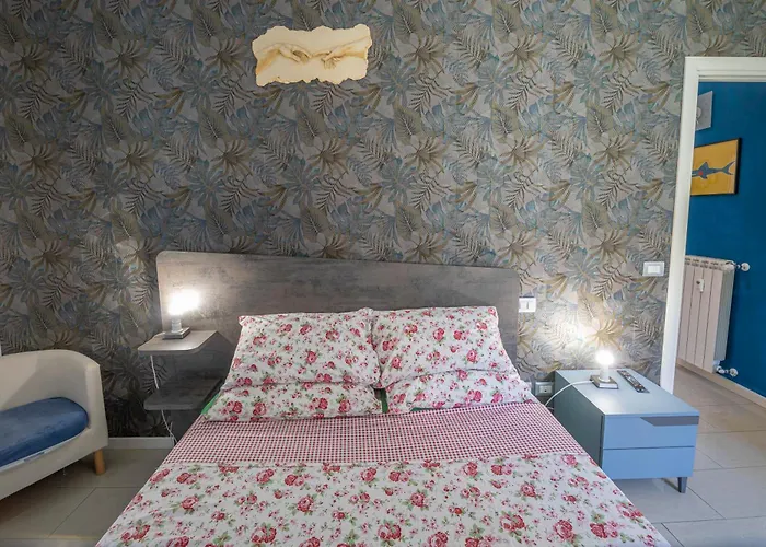Refuge On Piazza Re Di -holiday Apartment